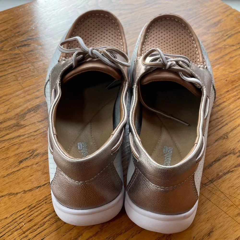 CLARKS ARBOR OPAL LEATHER BOAT SHOE
SIZE 9.5 - Picture 7 of 12